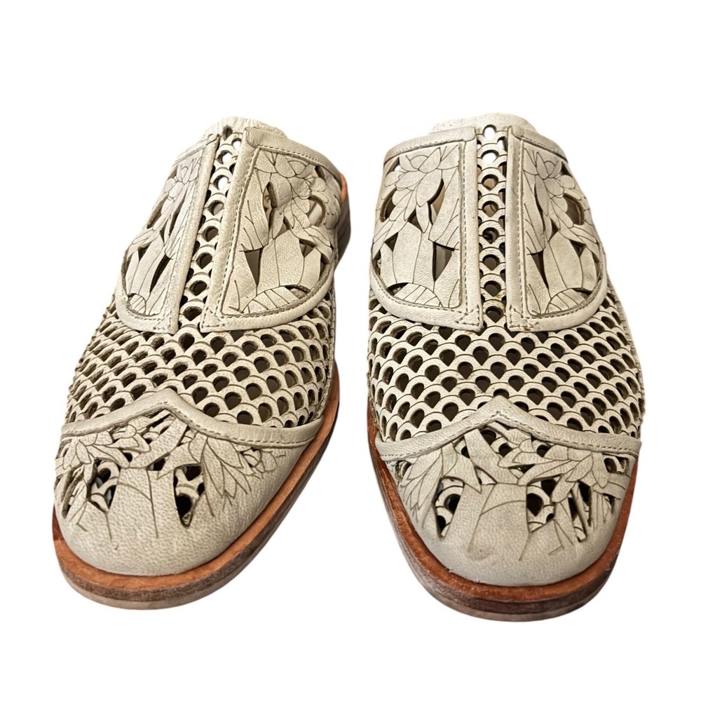 Free People Leather Laser Cut Mules Cream Bone Floral Perforated Loafers 38/7.5 - Picture 3 of 6